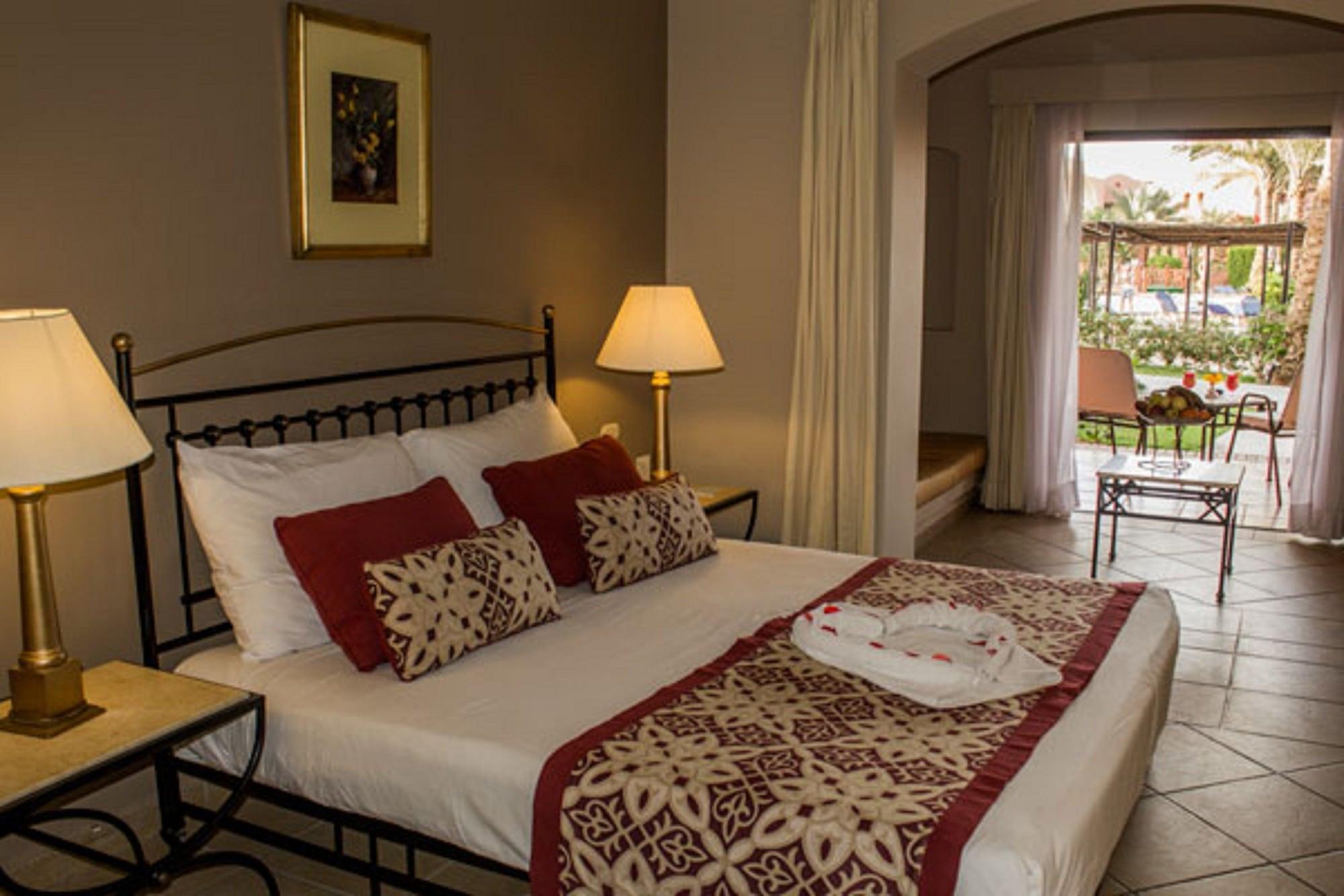 Jaz Makadi Saraya Resort Hurghada Eksteriør billede A bedroom at the hotel