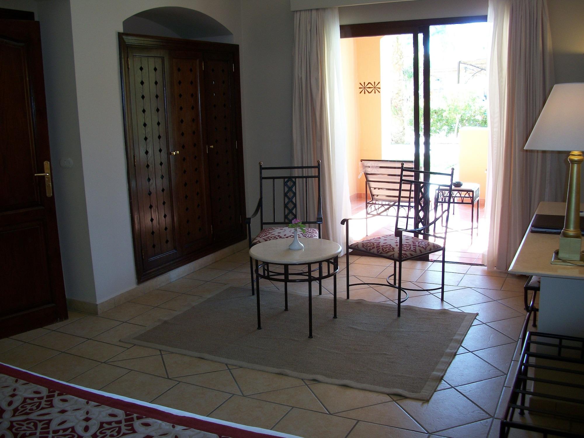 Jaz Makadi Saraya Resort Hurghada Eksteriør billede A room at the Royal Palm Resort and Spa