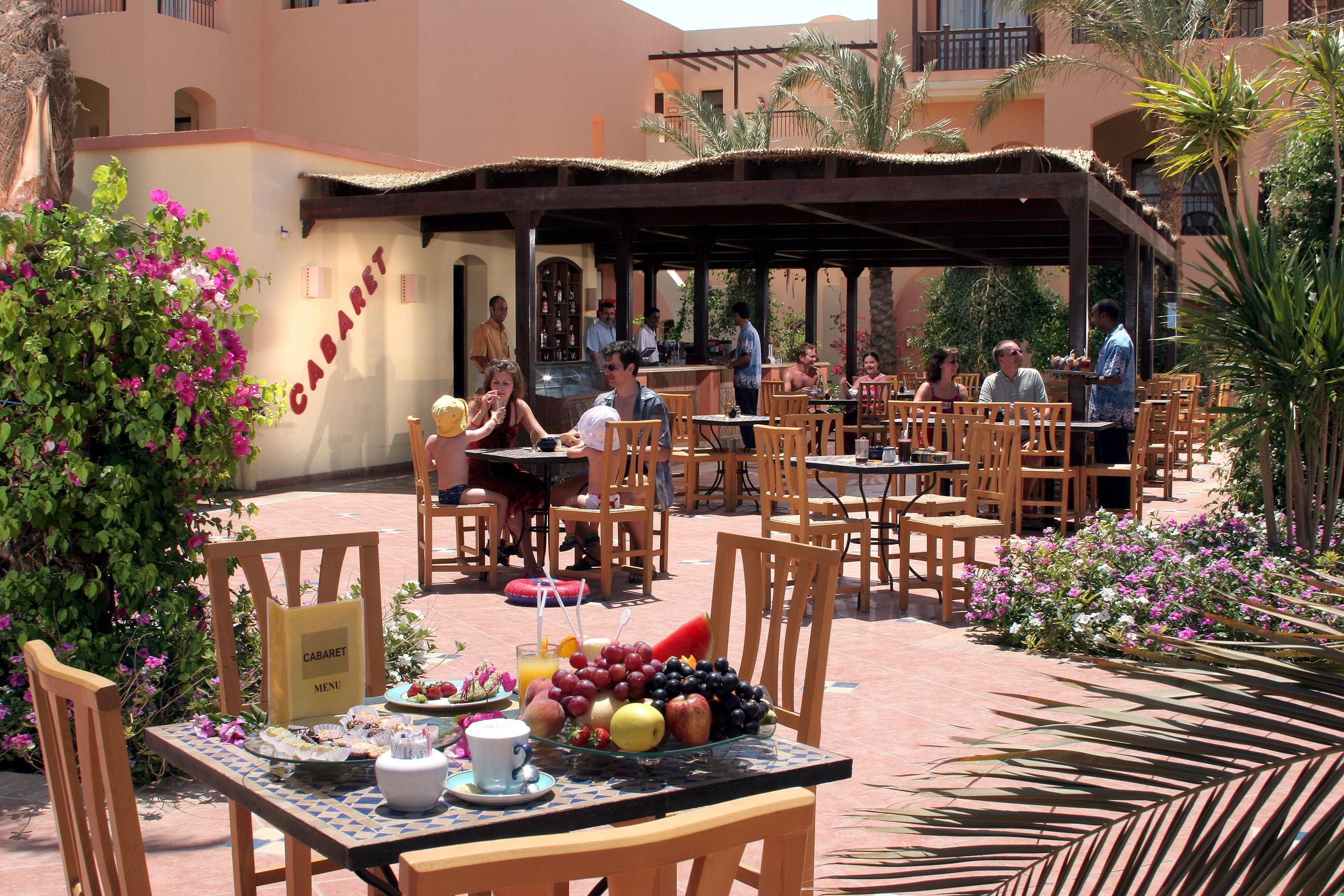 Jaz Makadi Saraya Resort Hurghada Eksteriør billede A restaurant in a hotel